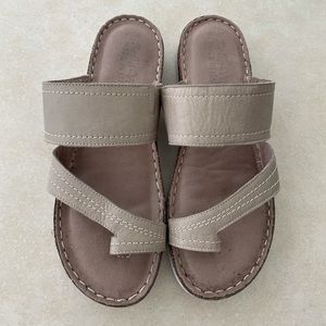 Bella-Vita Sandal - Taupe - 6-1/2W